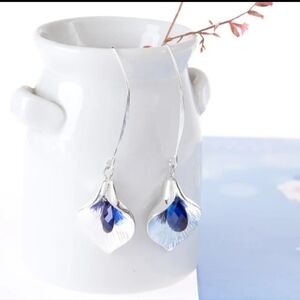 Flower Shape Drop Shiny Boho Style Silver Plated Earrings.